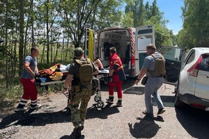 В Черниговской области российские снаряды прилетели в центр села, пострадали люди