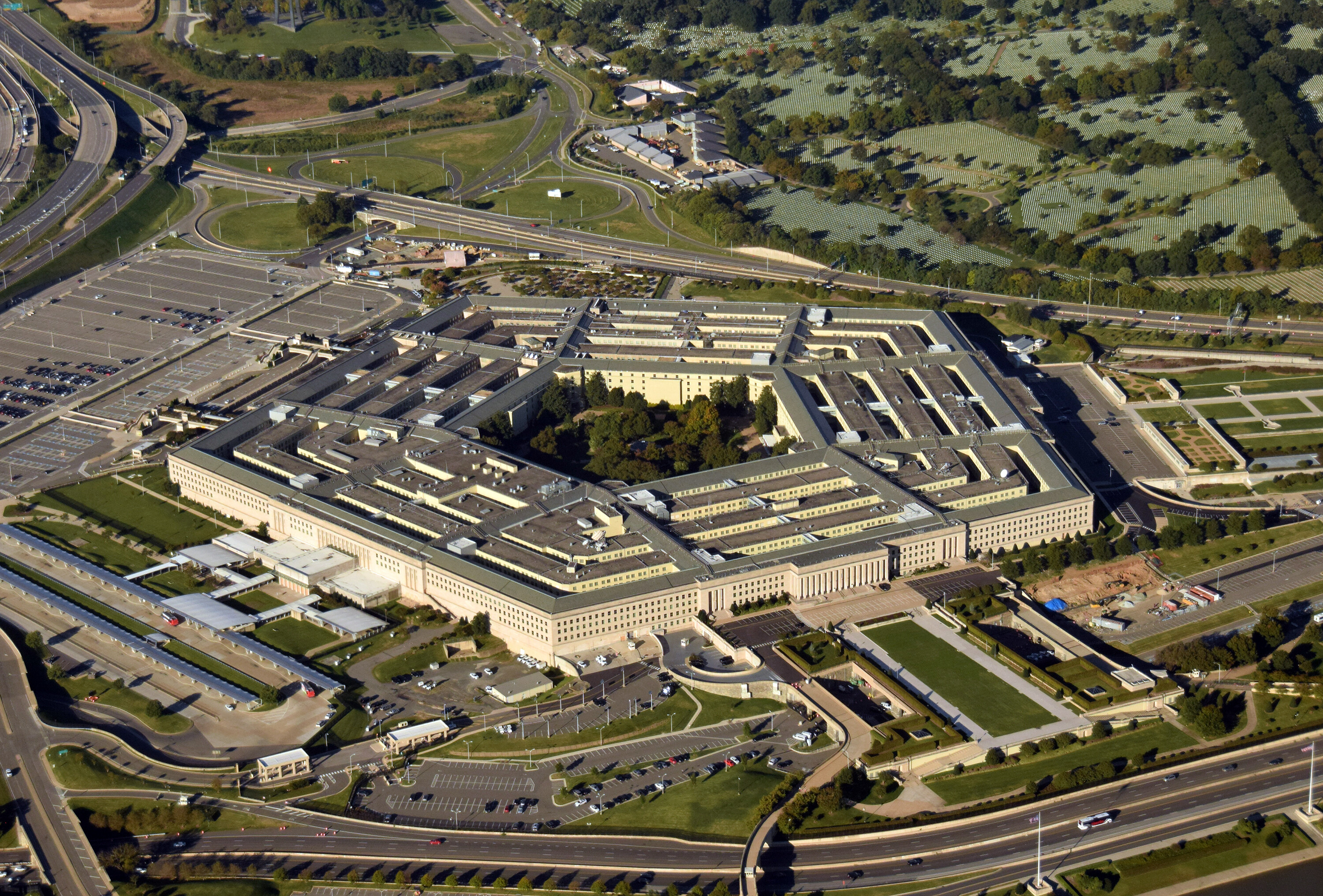 Пентагон усиливает контроль над секретными документами после утечек