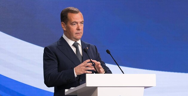 Медведев угрожает «ядерным пожаром» в случае успеха контрнаступления Украины
