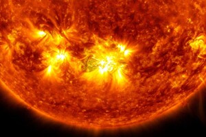 Ученые рассказали о сильнейшей вспышке на Солнце, которая ударила по Земле, Луне и Марсу