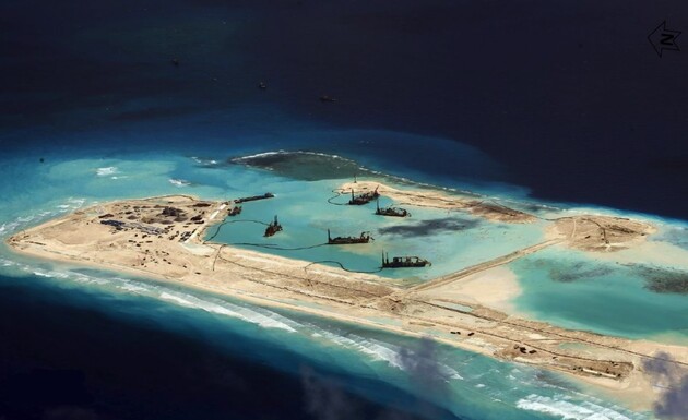 Пекин строит взлетно-посадочную полосу на спорном острове в Южно-Китайском море — СМИ