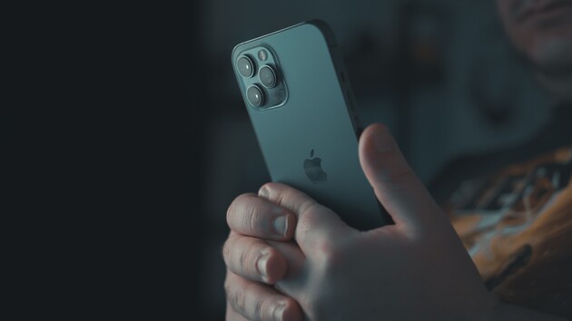 Будильник під подушкою: Apple попросила тримати iPhone подалі від тіла під час зарядки