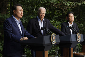 Саміт у Кемп-Девіді: навіщо зустрічалися лідери США, Японії й Південної Кореї та що говорили про Україну