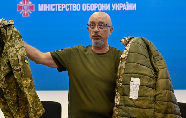 Резников подвел себя под юридический монастырь по делу курток, разрешив их приемку без проверки качества – журналист Юрий Николов