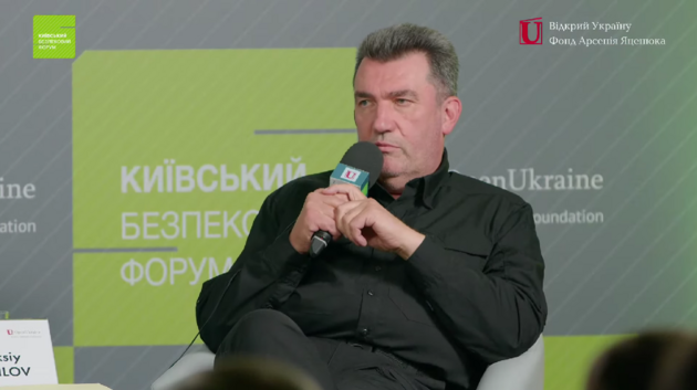 Данілов спробував пояснити, що означають слова Зеленського «політично дотиснути демілітаризацію Росії» у Криму