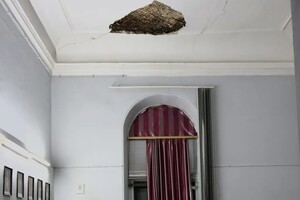 В Одесском археологическом музее из-за обстрелов частично обрушился потолок – фото