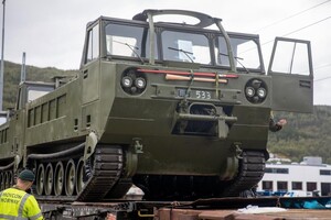 Норвегия передаст Украине 50 гусеничных грузовиков