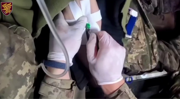 Герои, спасающие жизнь: Сырский показал видео работы военных медиков