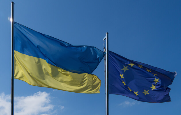Еврокомиссия готовится рекомендовать начать переговоры о вступлении Украины в ЕС — Bloomberg