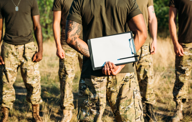 «Бумажные боевые действия»: как защитить военных от бюрократии в армии