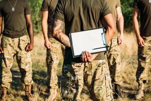 «Паперові бойові дії»: як захистити військових від бюрократії в армії