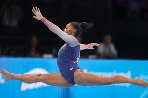 Вернулась после психологических проблем: американская гимнастка Байлз выиграла 20-е золото ЧМ в карьере