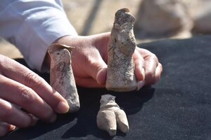 Археологи нашли в Турции фигурки семьи возрастом почти восемь тысяч лет