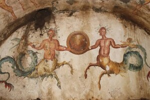 Адские псы и морские кентавры: что нашли в древней гробнице в Италии