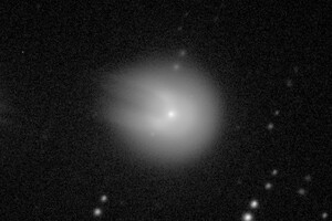 Комета, которая мчится к Земле, отрастила «рога»