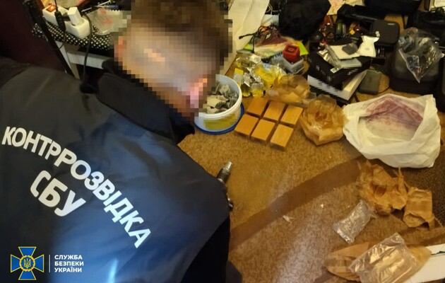 Готовили взрывы на объектах ВСУ и Минобороны: СБУ задержала агентурно-боевую группу ФСБ