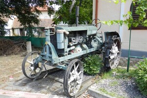 Малоприємна, проте популярна історія тракторів по-українськи Марини Левицької