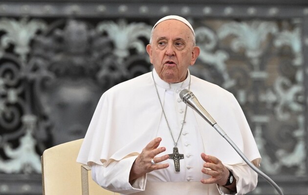 Папа Римский передал 100 тысяч евро для украинских беженцев