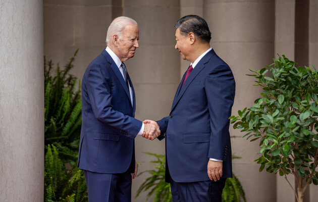 В МИД Китая рассказали, повлияет ли встреча Си Цзиньпина и Джо Байдена на позицию КНР в отношении Украины