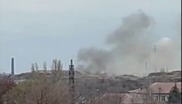 В двух районах Мариуполя слышали взрыв, затем возник пожар – Андрющенко