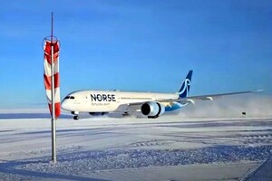 Великий авіалайнер вперше приземлився в Антарктиді
