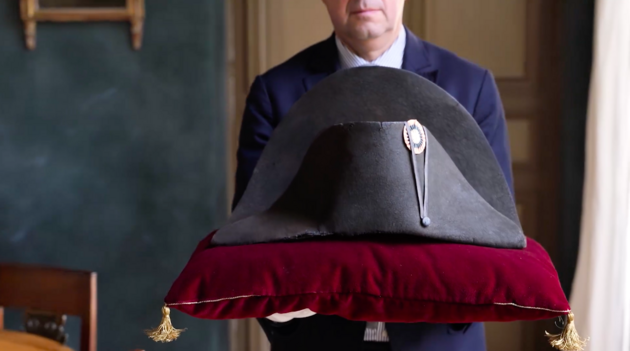 Шляпу Наполеона Бонапарта продали на аукционе