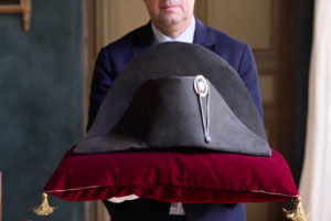 Шляпу Наполеона Бонапарта продали на аукционе