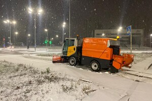 В Києві та області випав сніг, водіїв просять утриматись від поїздок