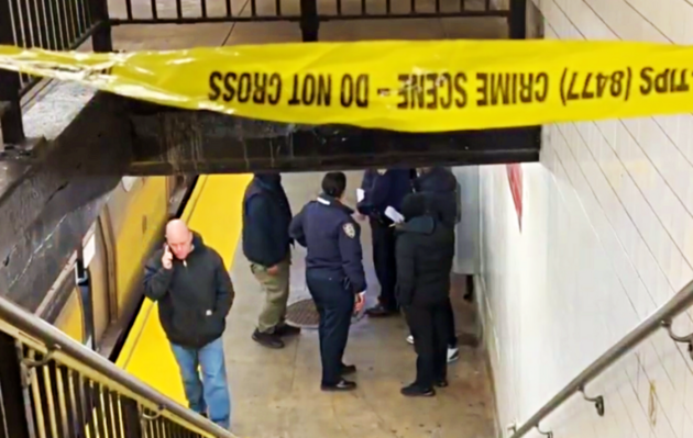 Во время стрельбы в метро Нью-Йорка пострадали два человека, в том числе подросток