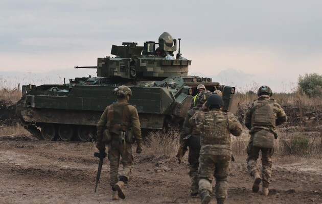 ВСУ удерживают плацдарм на левобережье Днепра, хотя россияне здесь наращивают свою группировку и ведут обстрелы: карты