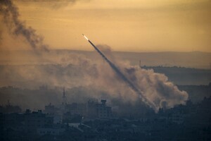 ХАМАС запустил в сторону Израиля ракету, несмотря на перемирие. ЦАХАЛ в ответ возобновил атаки на Газу