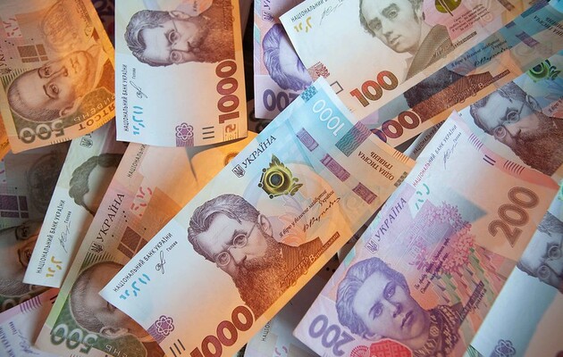 Средняя зарплата в Украине уменьшилась более чем на тысячу гривень – расчеты ПФУ