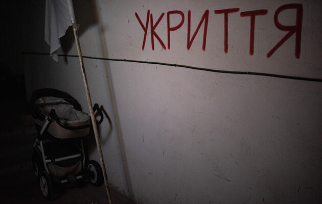 В Киеве детей не пустили в укрытие во время тревоги из-за того, что были с собакой