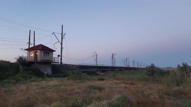 В Мелитополе партизаны подорвали поезд, которым россияне возили боеприпасы и топливо