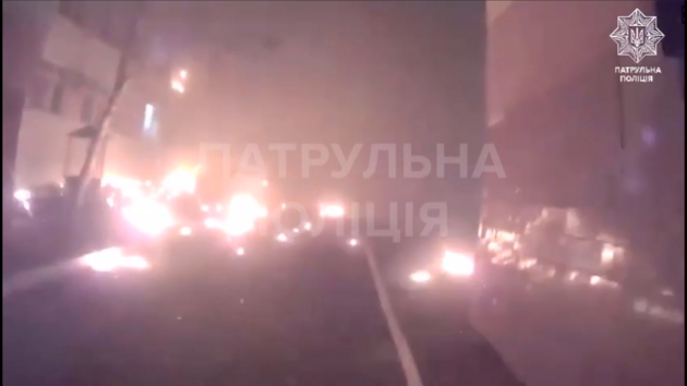 Ночью россияне ударили по больнице в Херсоне: полиция показала момент попадания
