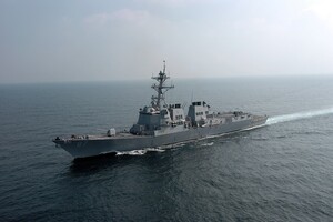 Атаки хуситів у Червоному морі: США направляють у регіон більше військових кораблів