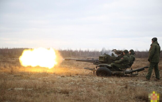 Майже дві тисячі військових та близько сотні одиниць техніки: Росія посилила своє угруповання у Білорусі — експерт
