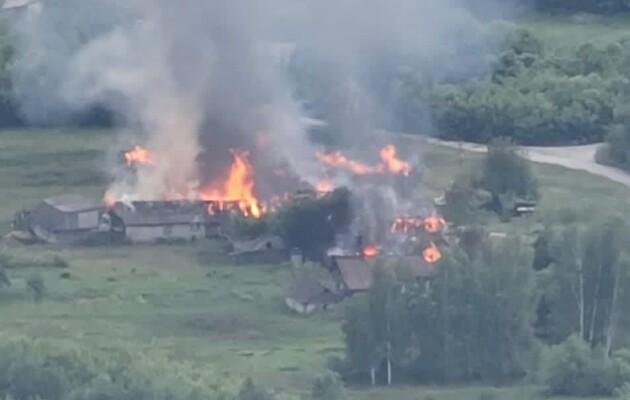 Российские дроны повредили в Киевской области три частных дома, в одном из них вспыхнул пожар - ОВА