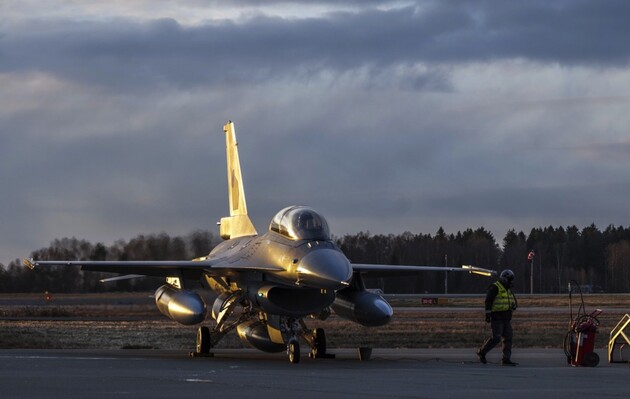 Нидерланды начали подготовку первых F-16 для отправки в Украину