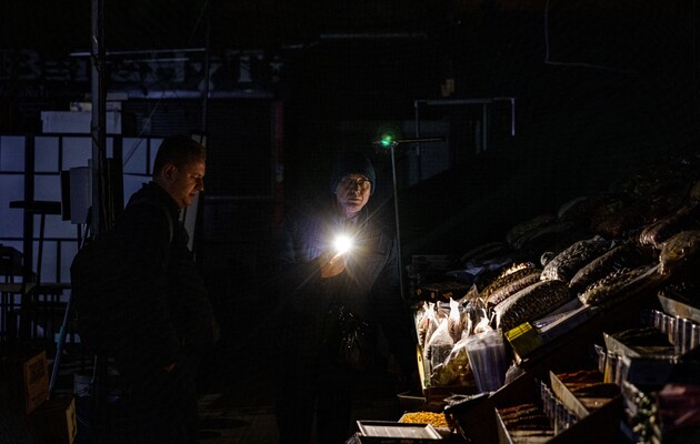 Во время ракетной атаки в некоторых районах Киева и области пропали свет и вода