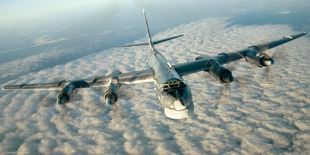 Россияне подняли в небо стратегические бомбардировщики, в том числе и те, что могут нести 