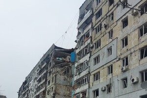 РФ нанесла авиаудары по городу в Запорожской области: уничтожен целый подъезд в многоэтажке