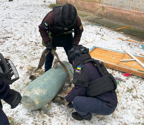 Найденную в Киеве боевую часть российской ракеты вывезли за пределы города