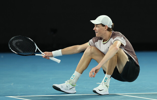 Итальянский теннисист обыграл россиянина в финале Australian Open-2024