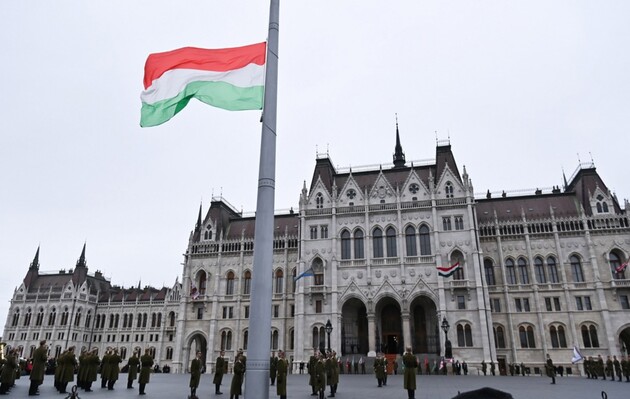 ЕС обещал наказать Орбана за блокирование помощи Украине: в Венгрии обрушился форинт