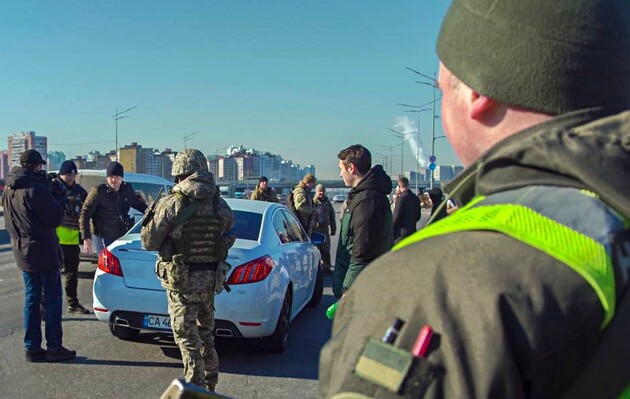 Автомобили украинцев хотят поставить на учет в ТЦК и запретить продажу с вывозом