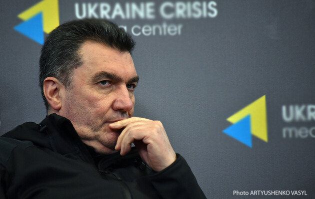 Данилов рассказал, почему РФ получает оружие быстрее Украины