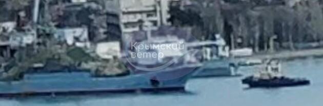 Из дока в Севастополе россияне вывели большой десантный корабль