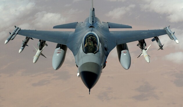 Як українські пілоти тренуються літати на F-16
