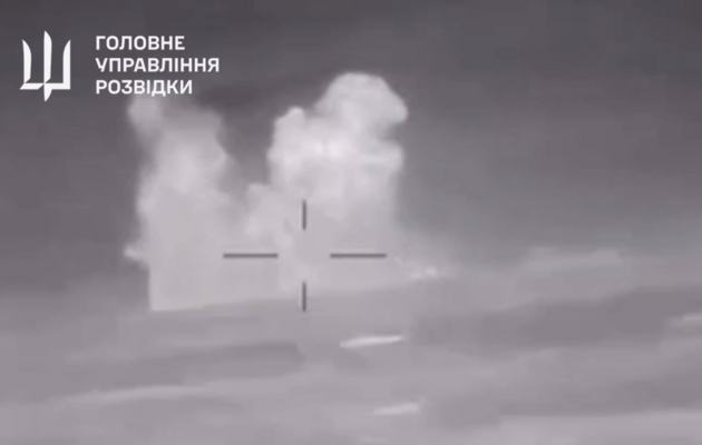 Дроны Magura V5 уничтожили корабль РФ «Сергей Котов»: ГУР показало видео, как это было